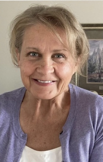 Lynda, founder of Bloom in Joy Coaching